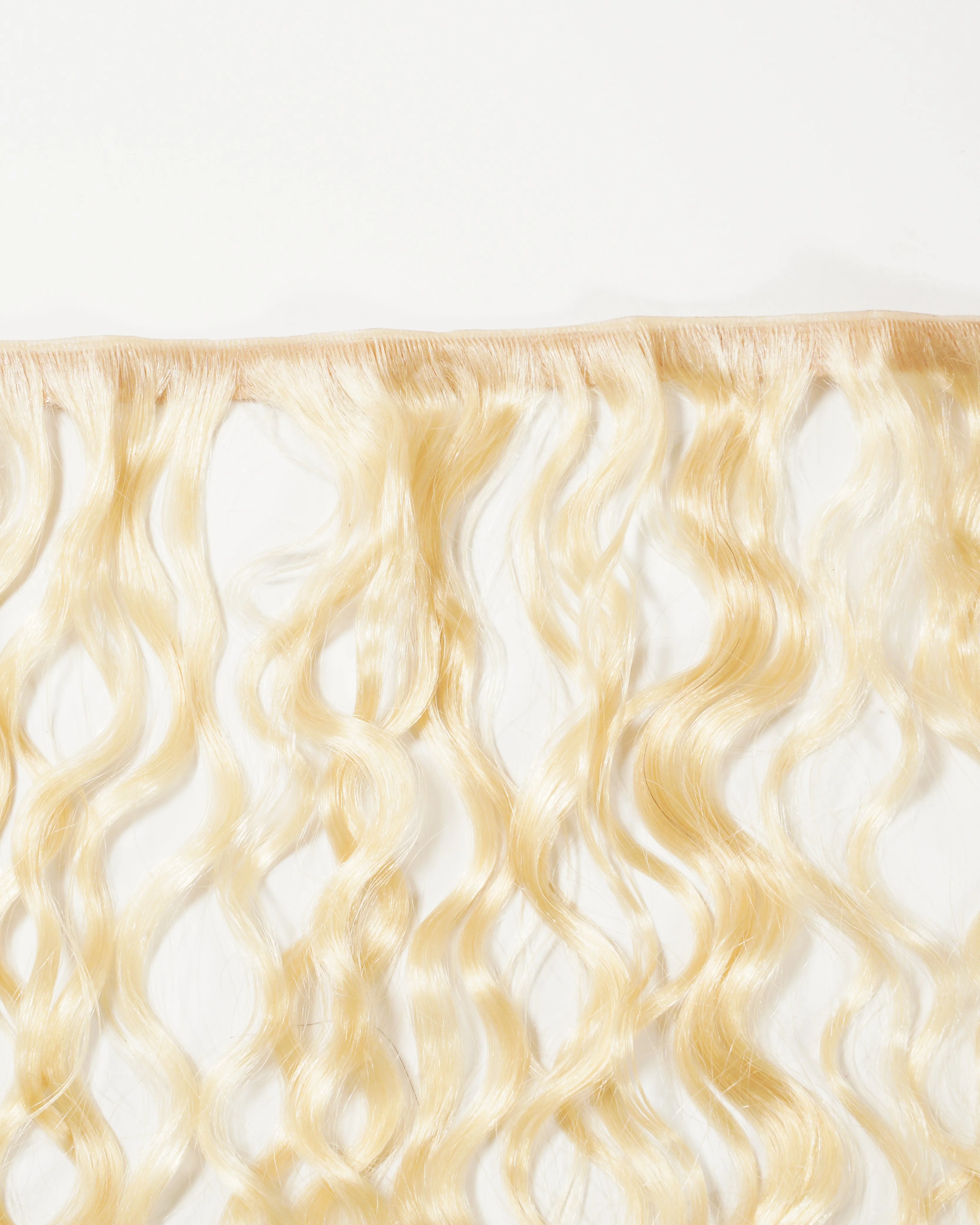 Curly Seamless Tape Weft / Platnium Blonde (#613) / 14" / 1 weft - Image 2