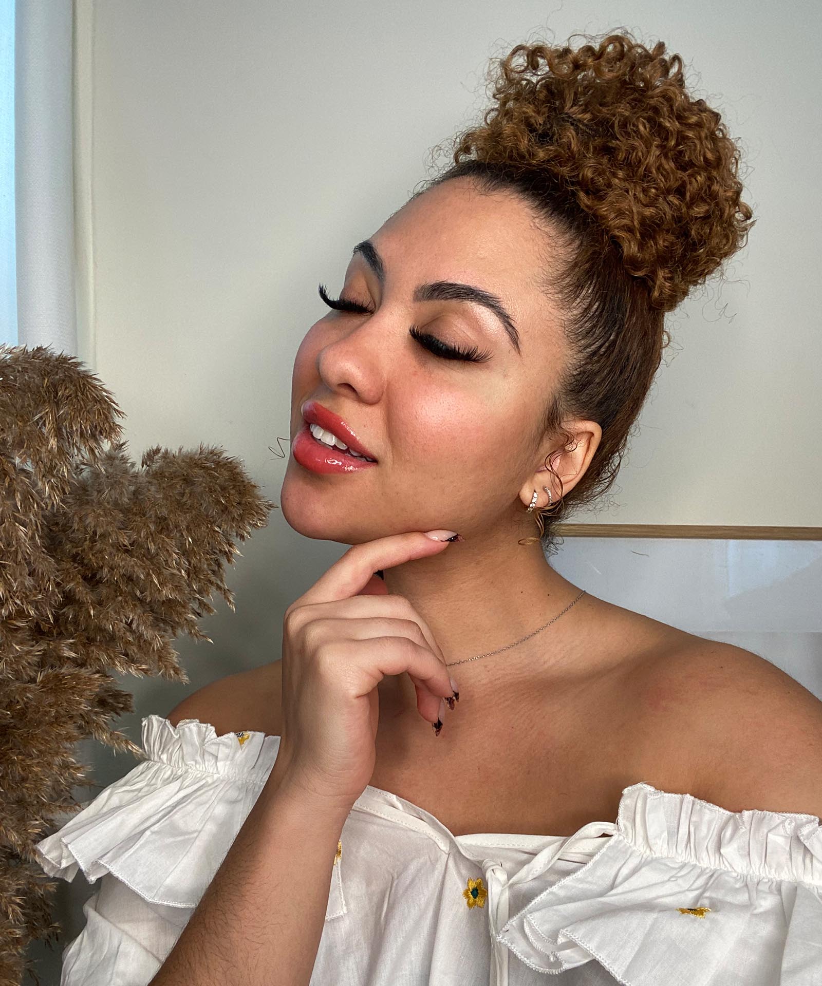 Kinky Curly Clip-In Bun - Image 10