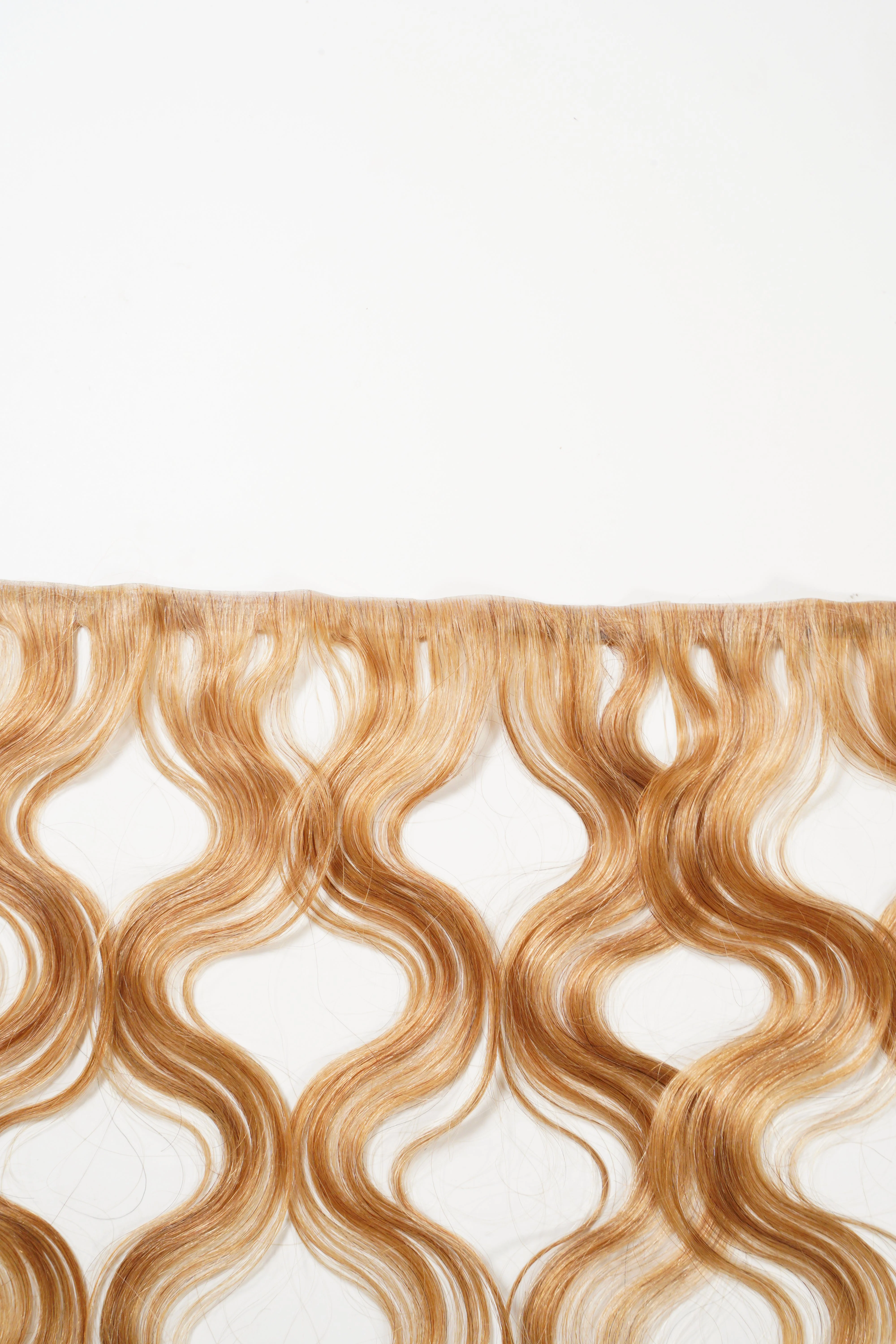 Wavy Seamless Tape Weft / Honey Blonde (#27) / 14" / 1 weft - Image 2